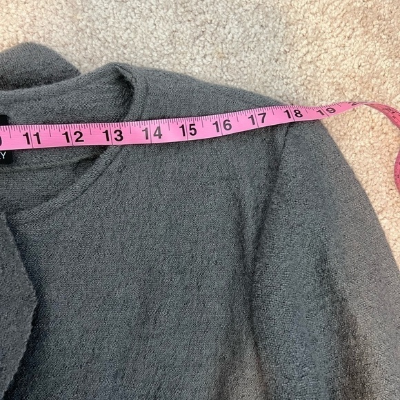 cynthia Rowley Women’s Gray Wool Sweater Size Medium - Picture 6 of 8